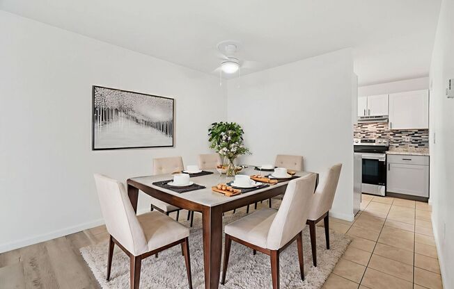 2 beds, 1 bath, 930 sqft, $1,795, Unit T5