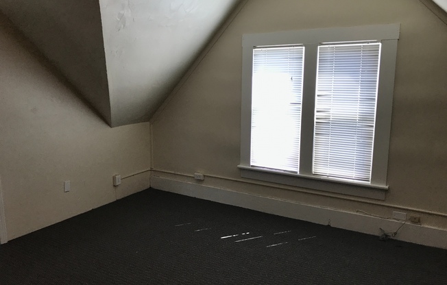 2 Bedroom 1 bath near UO