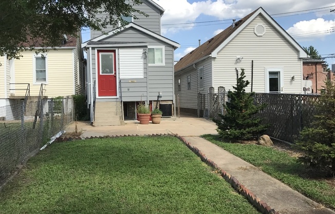 3 beds, 1.5 baths, $1,900