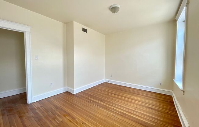 3 beds, 1 bath, 1,400 sqft, $1,550, Unit 210-F48