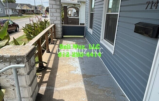 714 E COLUMBIA ST