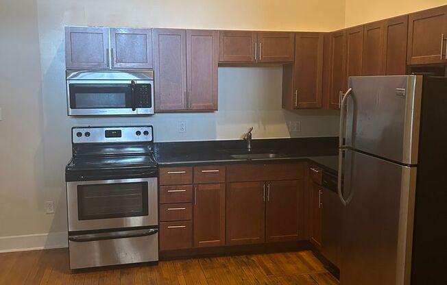 1 bed, 1.5 baths, 628 sqft, $1,500, Unit 100