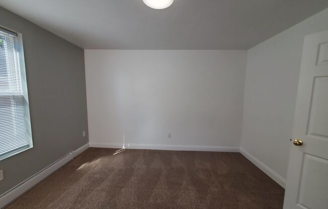 2 beds, 1 bath, $1,300, Unit 301 3 A