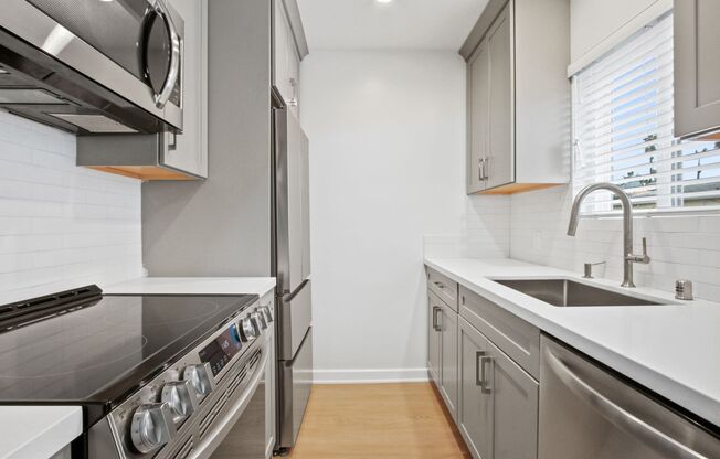 117 Strand St 1 block to the beach and Main St in Santa Monica!