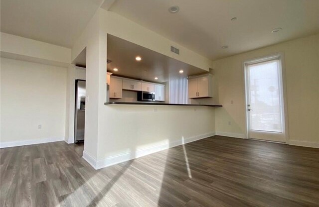 3 beds, 2.8 baths, 1,620 sqft, $3,695, Unit 301