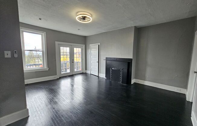 Amazing 3 Bedroom 1 Bathroom Apartment for rent in Carrick!