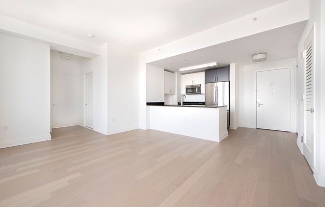 1 bed, 1 bath, 813 sqft, $5,921, Unit 3303