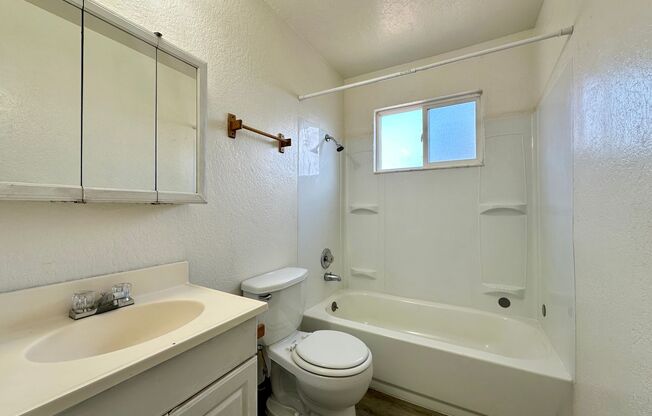 2 beds, 1 bath, $1,250