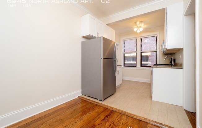 6945 North Ashland Apt.