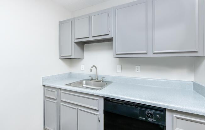 1 bed, 1 bath, 645 sqft, $1,200