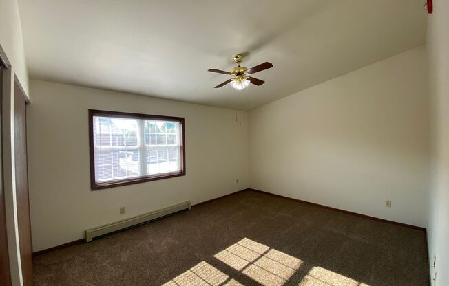 2 beds, 1 bath, $1,175, Unit 1966-7