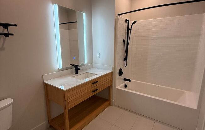 1 bed, 1 bath, 931 sqft, $2,540, Unit 124