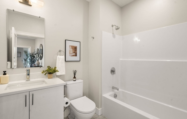 3 beds, 2 baths, 1,390 sqft, $5,400, Unit 308