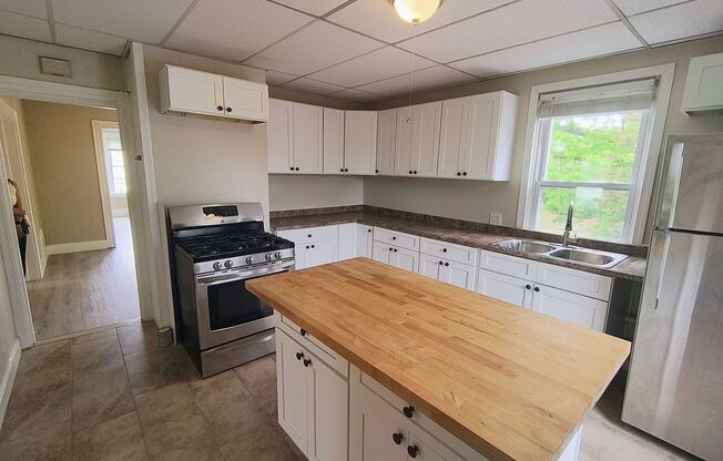 ****Cranston/Auburn Neighborhood - Two Bed $1,995**