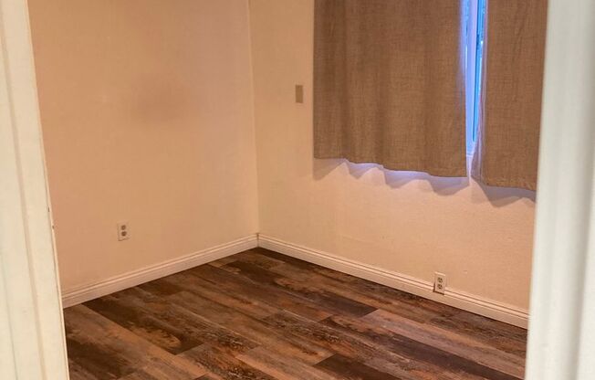 4 beds, 2 baths, $2,400, Unit 30