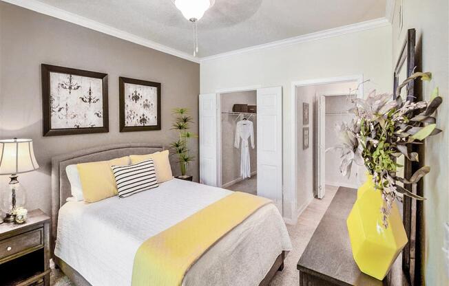 Walk in closets and en suites of Montfort Place in North Dallas, TX, For Rent. Now leasing 1 and 2 bedroom apartments.