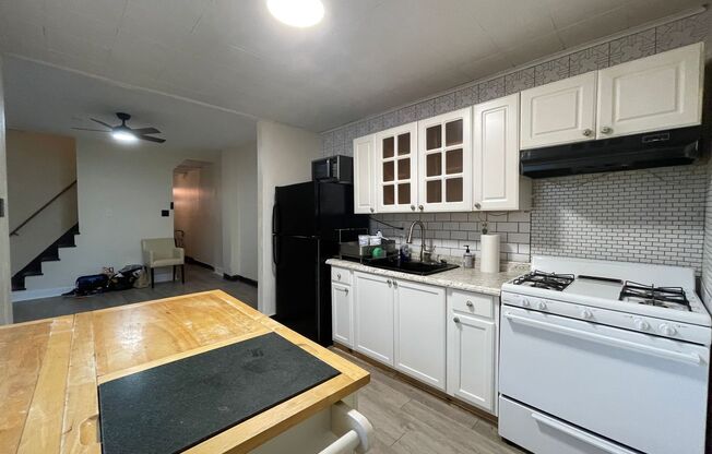 3 beds, 1 bath, $1,995