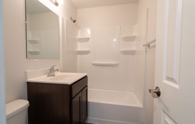 1 bed, 1 bath, 625 sqft, $760, Unit 3717 N2