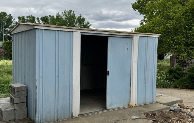 West side 2br with washer/dryer hookup!