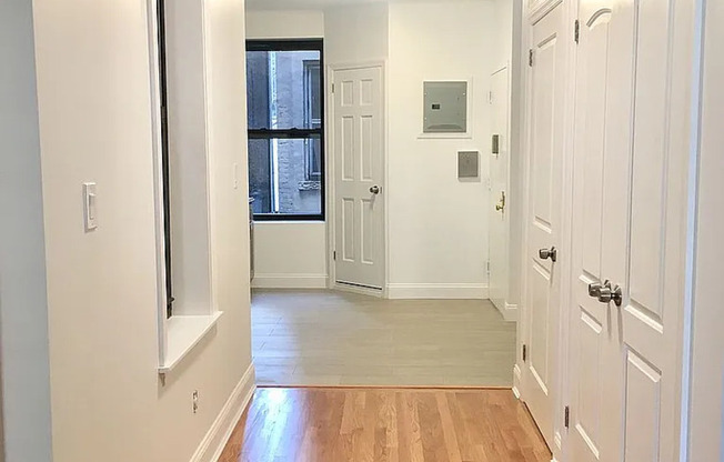 100 E 7 ST