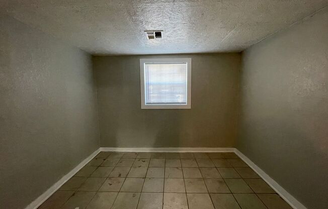 3 beds, 1 bath, $1,225