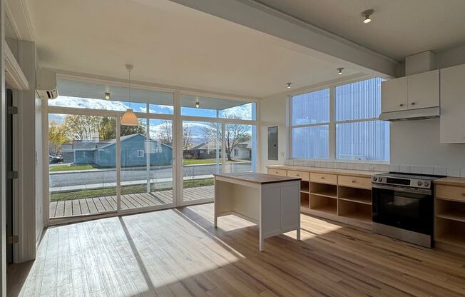 4BR/3BA with Soaring Ceilings & Large Windows