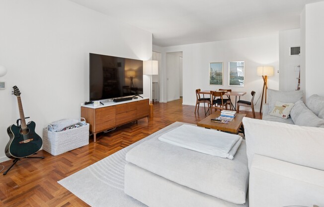 250 E 54 ST