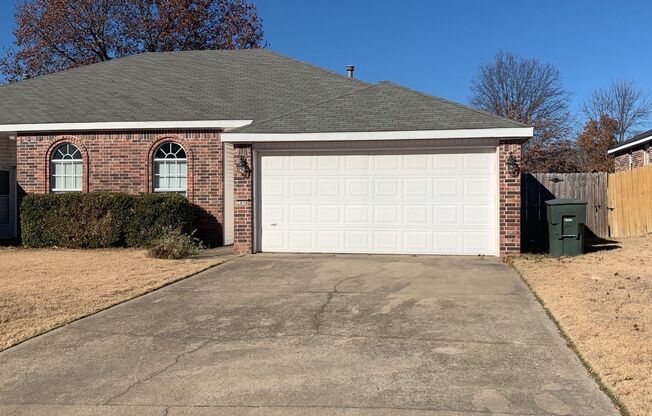 Charming 3 Bed/ 2 Bath Home for Rent in Fayetteville!