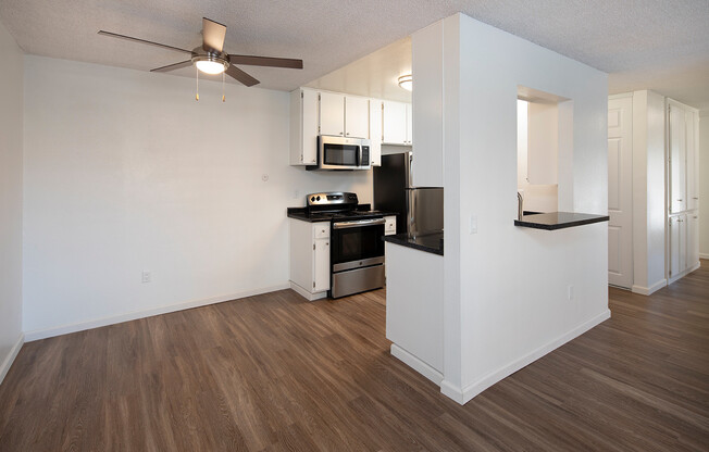 2 beds, 1 bath, 1,001 sqft, $2,395, Unit B-10