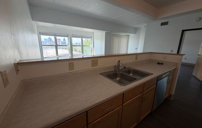 2 beds, 1 bath, 856 sqft, $1,700, Unit 302