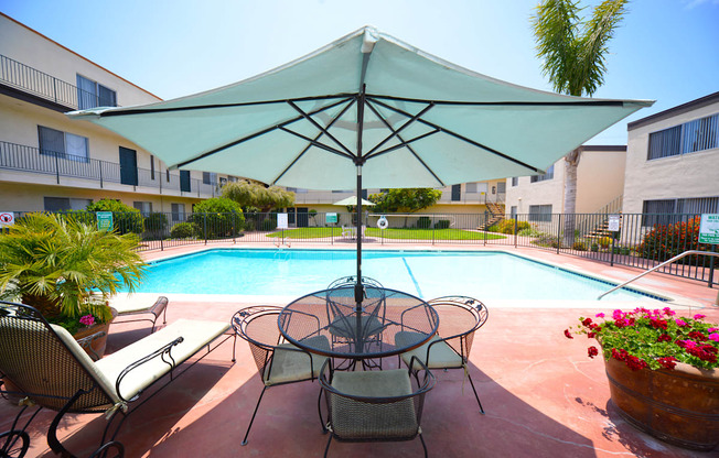 Ocean View Townhomes sun deck and swimming pool