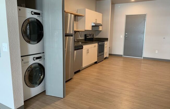 1 bed, 1.5 baths, 1,321 sqft, $1,650, Unit 305