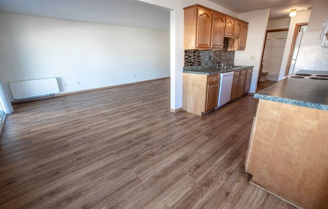 2 beds, 1 bath, 1,070 sqft, $1,670, Unit 1955-120