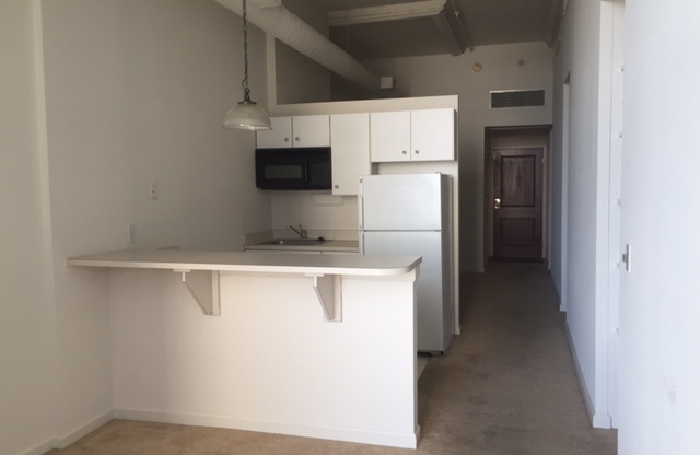 Studio, 1 bath, 415 sqft, $999, Unit 601