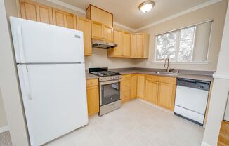 2 beds, 1 bath, $2,200, Unit 114