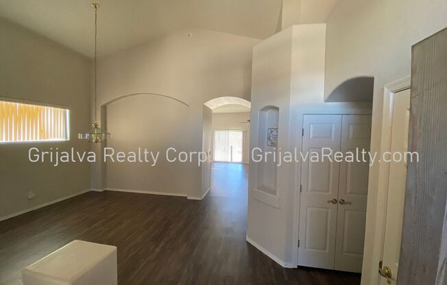 Northwest Living at it's Finest! 3 Bedroom House - Corner Lot (River/La Canada)