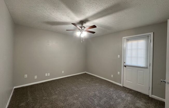 1 bed, 1 bath, $1,050, Unit Willoway-24