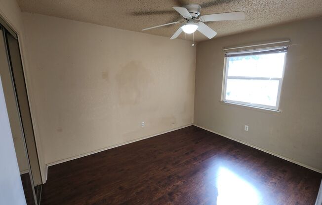 2 beds, 1 bath, $995, Unit Unit 4