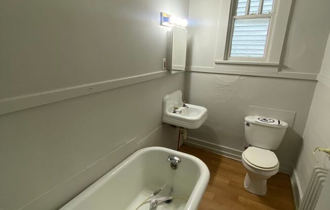 1 bed, 1 bath, $680, Unit 2