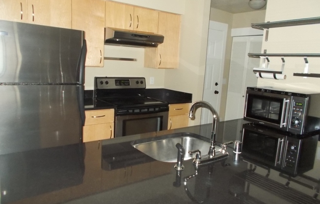 Beautiful One Bedroom Condo Available in North Seattle!