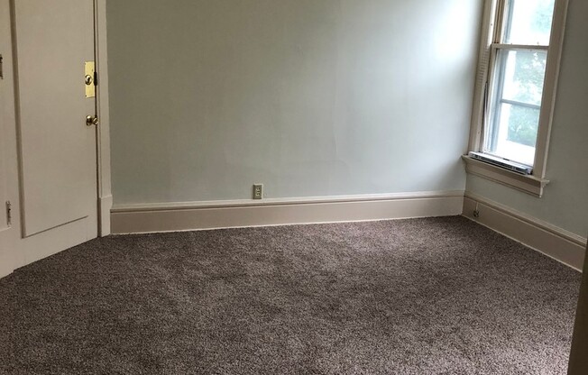 1 bed, 1 bath, $700, Unit 1505 Up