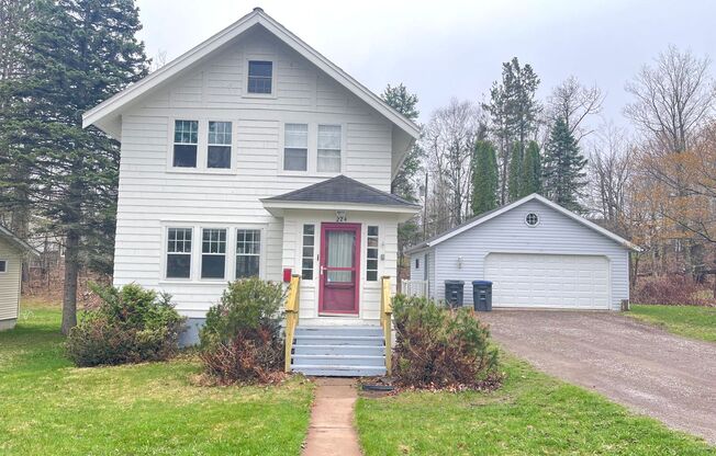 AVAILABLE JULY - Beautiful 3 Bed 2 Bath Home w/ Garage in Upper Woodland