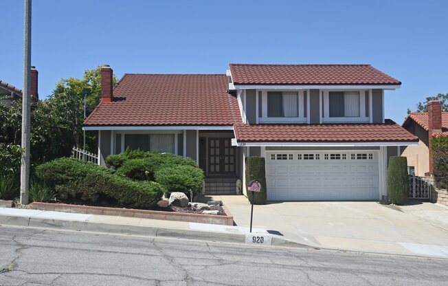 920 W ADAMS AVE