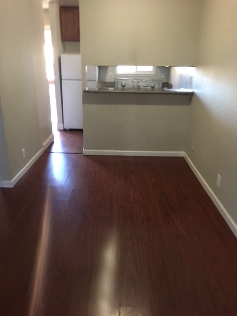 2 beds, 1 bath, 780 sqft, $2,300