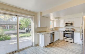 Applewood Crest Townhomes & Apartments