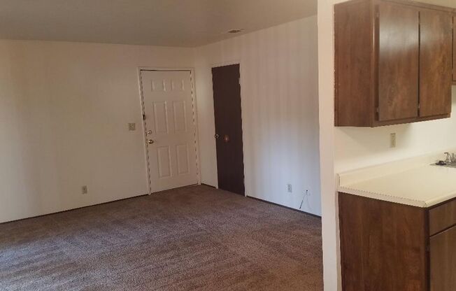 2 beds, 1 bath, 950 sqft, $1,075, Unit 80