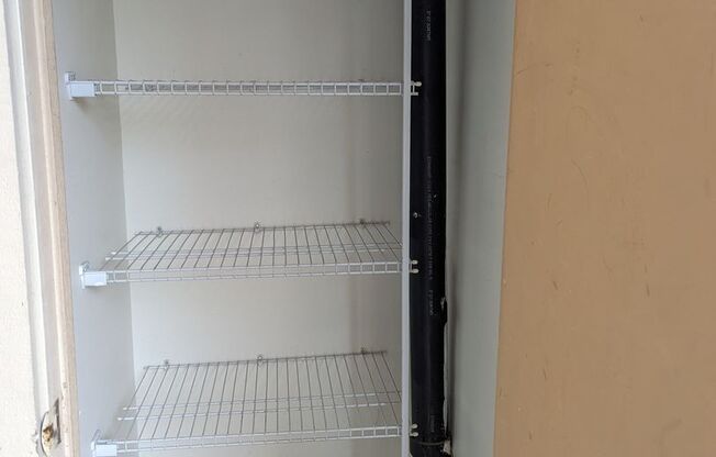 2 beds, 1 bath, 810 sqft, $2,195, Unit B101
