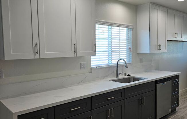 Newly Remodeled 2 Bedroom / 1 Bath! Call or text Orlando 657-274-8756 today!