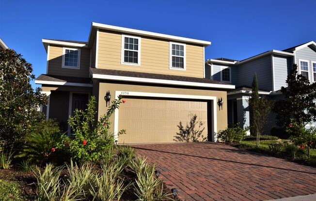 4 bedroom 2.5 baths Single Family Home For Rent at 4358 Silver Creek Street Kissimmee, FL 34744