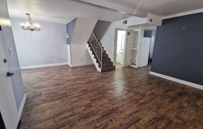3 b / 3 ba Beautiful upgraded Townhouse with a garage